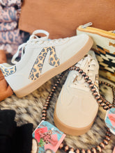 Load image into Gallery viewer, CAT CALL SNEAKERS