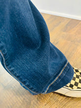Load image into Gallery viewer, TRUE STORY JEANS