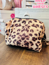 Load image into Gallery viewer, HIT THE ROAD TRAVELER BAG [leopard]
