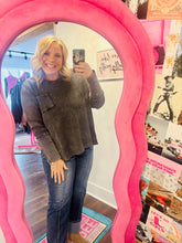 Load image into Gallery viewer, STORMY TOP
