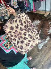 Load image into Gallery viewer, HIT THE ROAD TRAVELER BAG [leopard]
