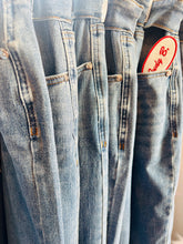Load image into Gallery viewer, LAUNDRY LINE JEANS

