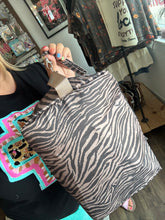 Load image into Gallery viewer, HIT THE ROAD TRAVELER BAG [zebra]
