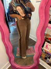 Load image into Gallery viewer, JUMP IN LINE JEANS
