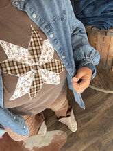 Load image into Gallery viewer, AUTUMN BARN QUILT GRAPHIC TEE
