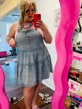 Load and play video in Gallery viewer, LINEN LINE DRESS
