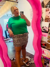 Load and play video in Gallery viewer, LEOPARDON ME SKORT
