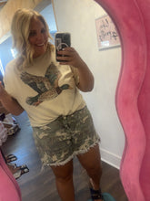 Load and play video in Gallery viewer, DAZZLED DUCK GRAPHIC TEE
