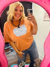 Load image into Gallery viewer, RUSTY PUMPKIN GRAPHIC TEE
