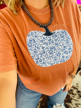 Load image into Gallery viewer, RUSTY PUMPKIN GRAPHIC TEE
